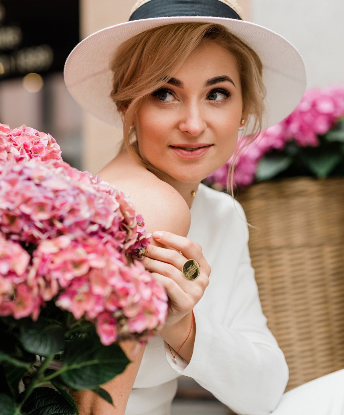 savannah blepharoplasty model wearing a hat